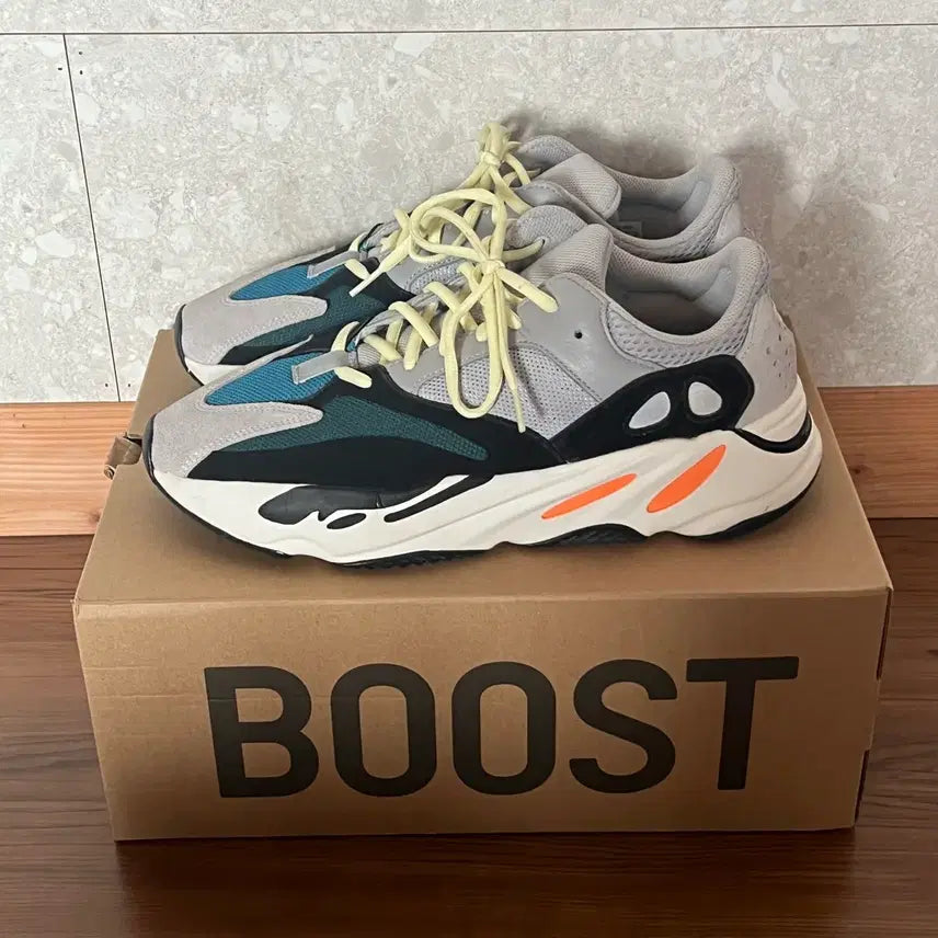 [BUNJANG] Adidas Yeezy Boost 700 Wave Runner Solid Grey / [300] 아디다스 이지 부스트 700 웨이브 러너 솔리드 그레이