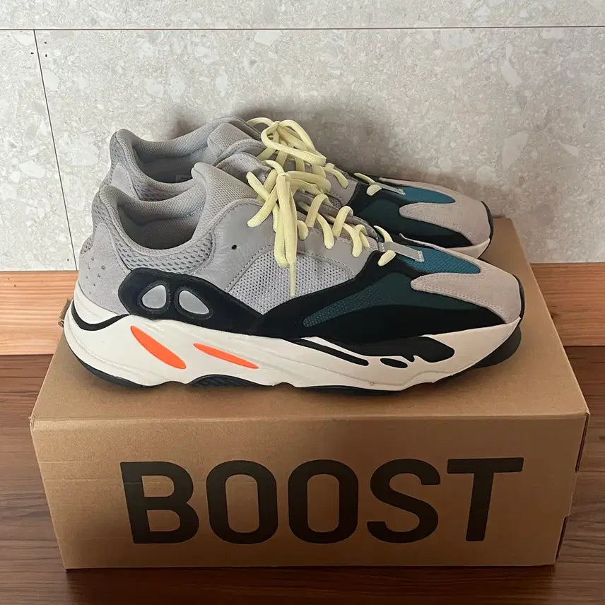 [BUNJANG] Adidas Yeezy Boost 700 Wave Runner Solid Grey / [300] 아디다스 이지 부스트 700 웨이브 러너 솔리드 그레이