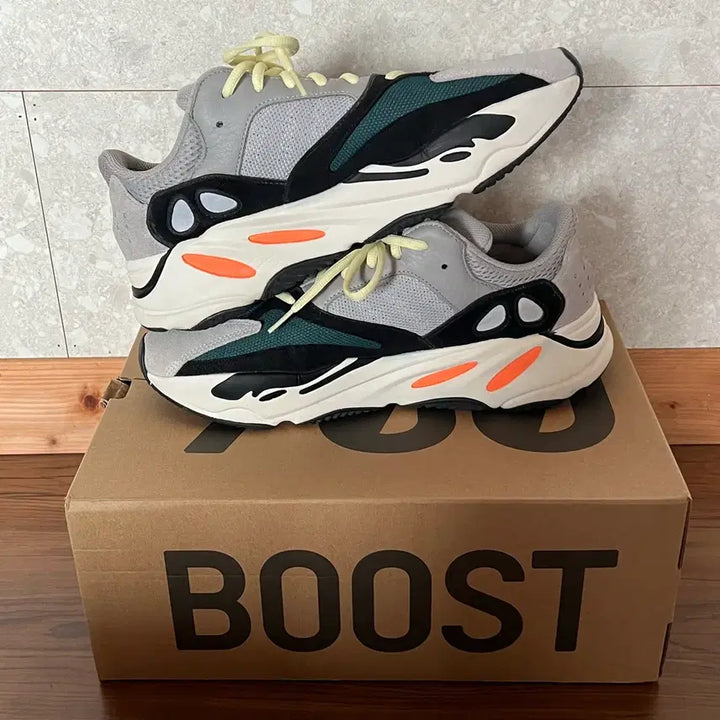 [BUNJANG] Adidas Yeezy Boost 700 Wave Runner Solid Grey / [300] 아디다스 이지 부스트 700 웨이브 러너 솔리드 그레이
