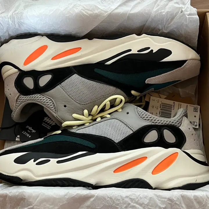[BUNJANG] Adidas Yeezy Boost 700 Wave Runner Solid Grey / [300] 아디다스 이지 부스트 700 웨이브 러너 솔리드 그레이
