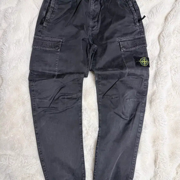 [BUNJANG] Stone Island 313L1 Old Effect Cargo Pants Black 22FW / 스톤아일랜드 313L1 올드이펙트 카고 팬츠 블랙 22FW