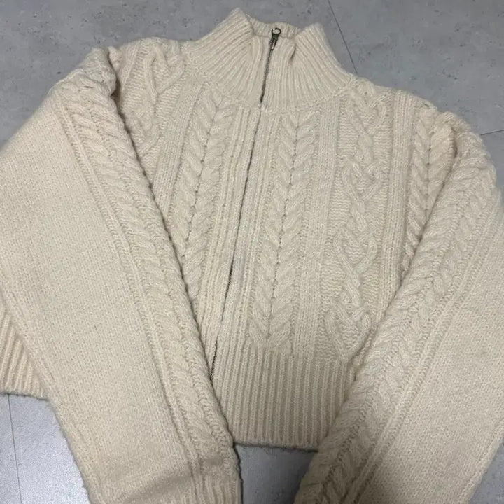 [BUNJANG] Ivory Cable Knit Zip-Up / 아이보리 꽈배기 니트 집업