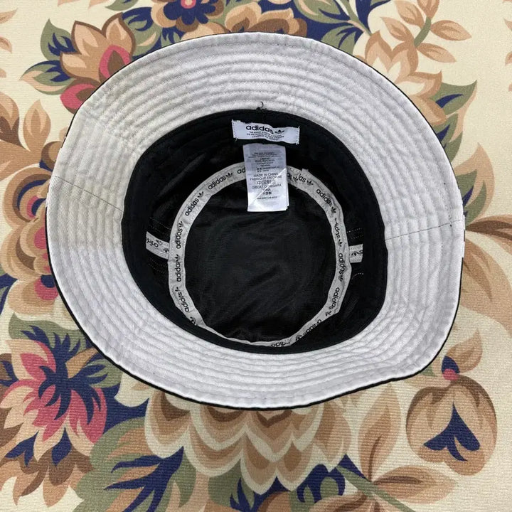 [BUNJANG] Adidas Trefoil Three-Stripe Bucket Hat (Black) / 아디다스 Adidas 트레포일 삼선 버킷햇(블랙,검흰)