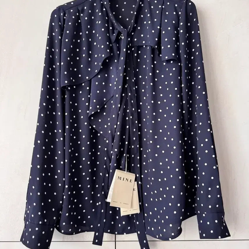 [BUNJANG] MINE Dot Ribbon Blouse Navy 55 / 텍있는 새상품 한섬 MINE 도트 리본 블라우스 네이비 55사이즈