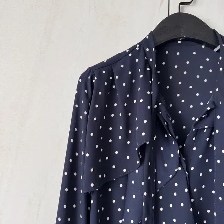 [BUNJANG] MINE Dot Ribbon Blouse Navy 55 / 텍있는 새상품 한섬 MINE 도트 리본 블라우스 네이비 55사이즈