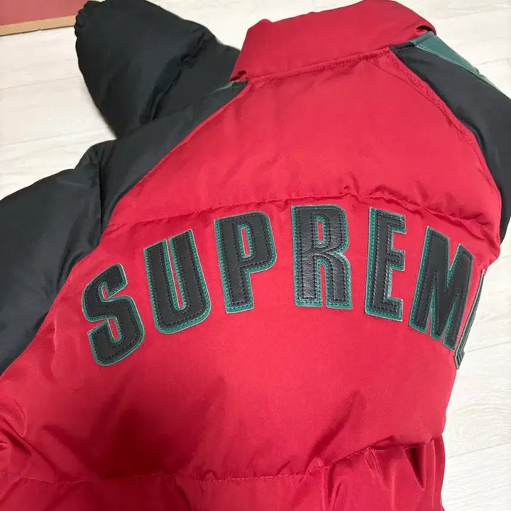 [BUNJANG] L Supreme Star Sleeve Down Puffer Jacket Red / L 슈프림 스타 슬리브 다운 퍼퍼 자켓 레드 - 23FW