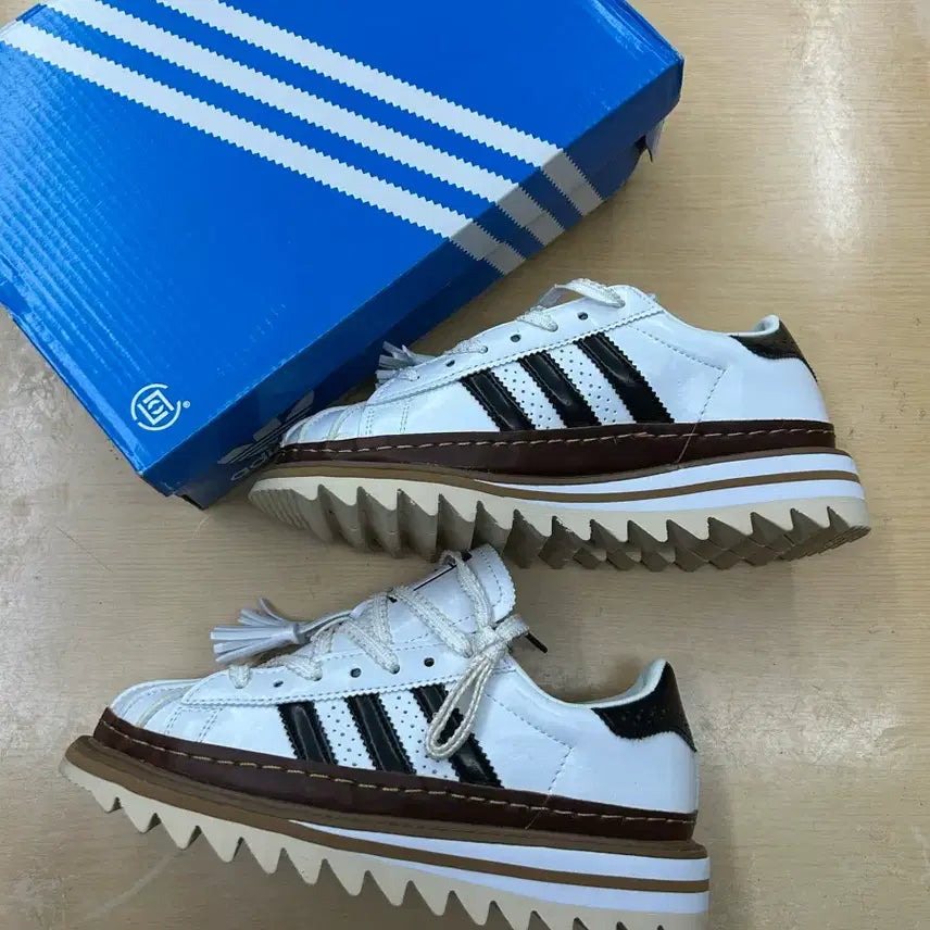 [SOLD OUT] (새상품) 235 아디다스 x 클랏 슈퍼스타 클라우드 화이트 코어 블랙
