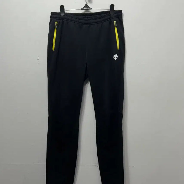 [BUNJANG] Descente Black Training Pants S / 데상트 블랙 트레이닝 바지 S