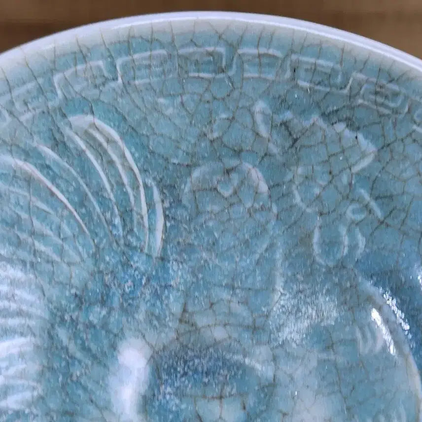 [BUNJANG] Celadon Porcelain Bowl with Embossed Patterns / 양각 뇌문과 닭,동자문양 멋스런 청자다완