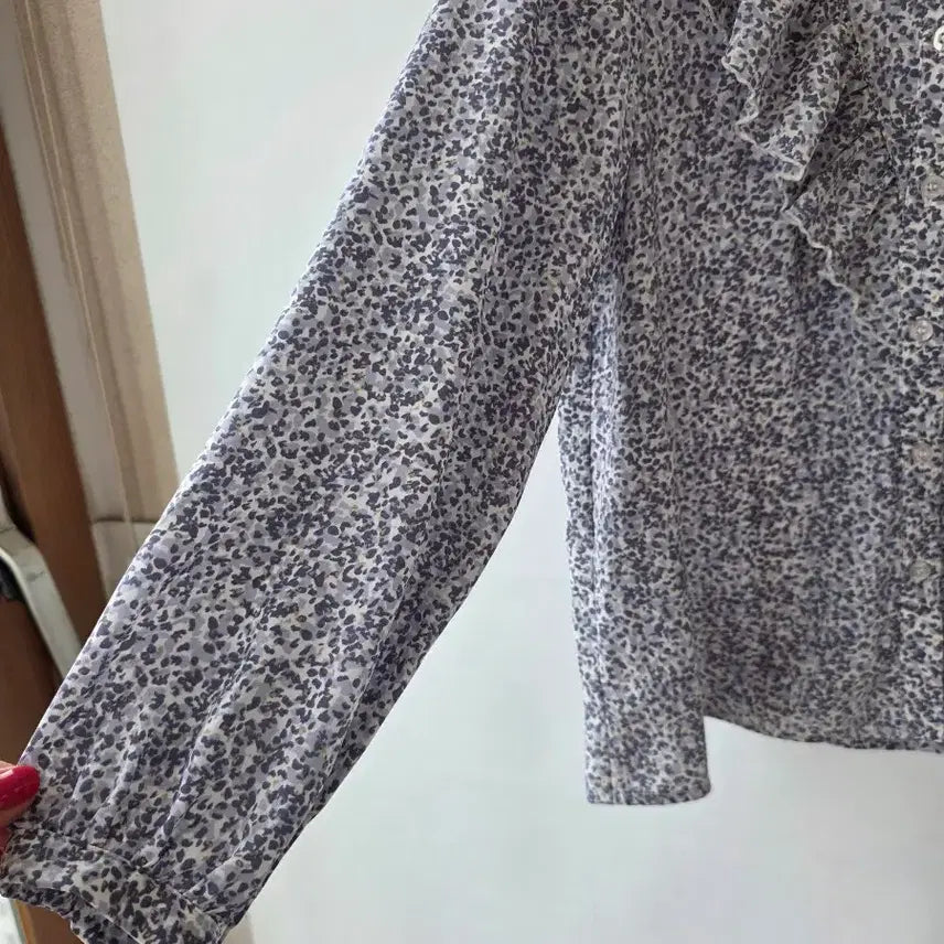 [BUNJANG] Gray Frill Blouse / 55)그레이 무늬 프릴 블라우스