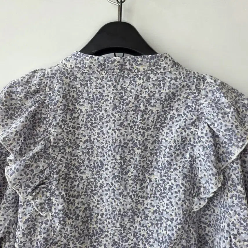 [BUNJANG] Gray Frill Blouse / 55)그레이 무늬 프릴 블라우스