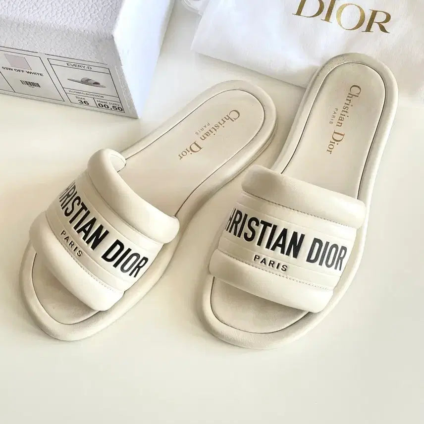 [BUNJANG] Dior Every-D Lambskin Embossed Slides Sandals Size 36 / 디올 에브리디 (Every-D) 슬리퍼 샌들 36사이즈