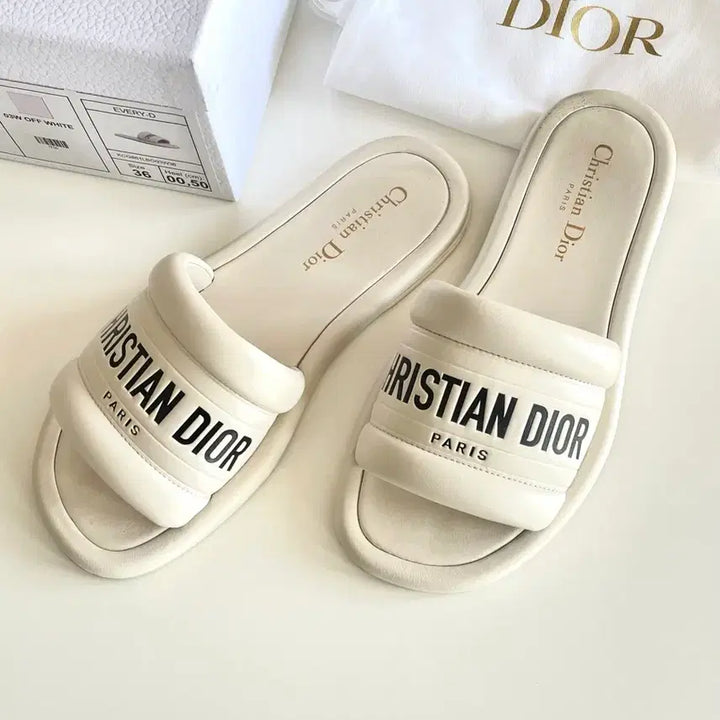 [BUNJANG] Dior Every-D Lambskin Embossed Slides Sandals Size 36 / 디올 에브리디 (Every-D) 슬리퍼 샌들 36사이즈