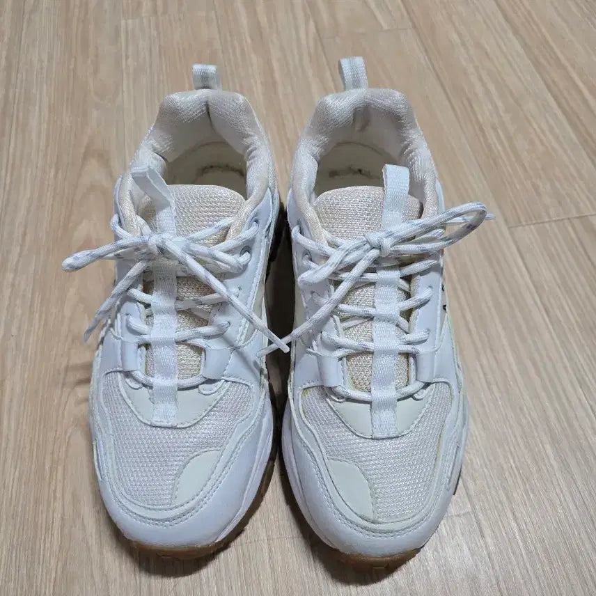 [BUNJANG] Akicclassic Urban Tracker White Gum Sneakers (Size 235) / 아키클래식 어반트래커 235