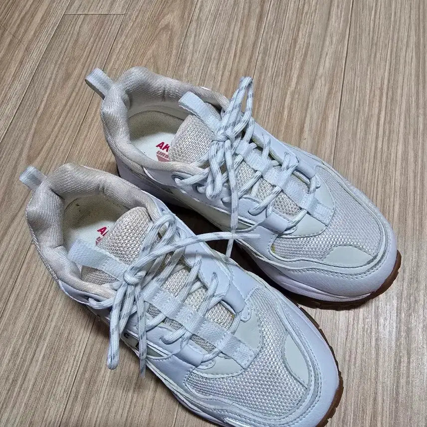 [BUNJANG] Akicclassic Urban Tracker White Gum Sneakers (Size 235) / 아키클래식 어반트래커 235