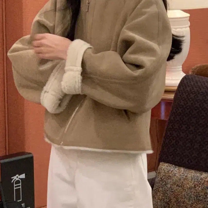 [BUNJANG] VERGAMOT Pound Mustang (Beige) / 정가24만)VERGAMOT 베르가못 파운드 무스탕 자켓