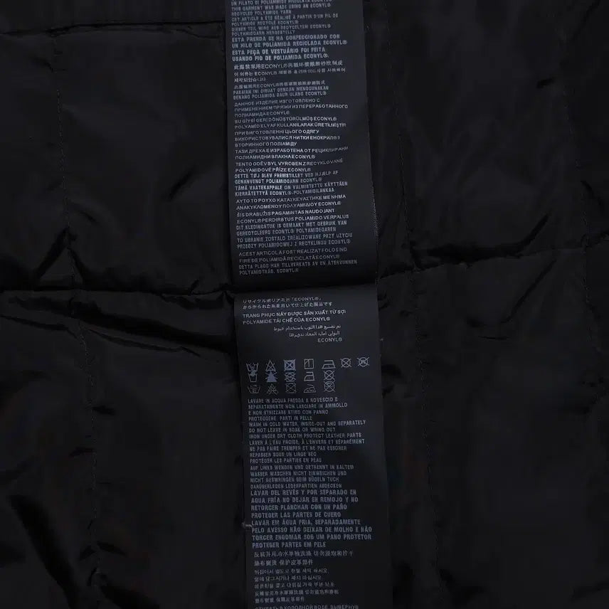 [BUNJANG] Prada Re-Nylon Padded Jacket Black / [54] 프라다 리나일론 패딩 자켓 블랙(SGN955)