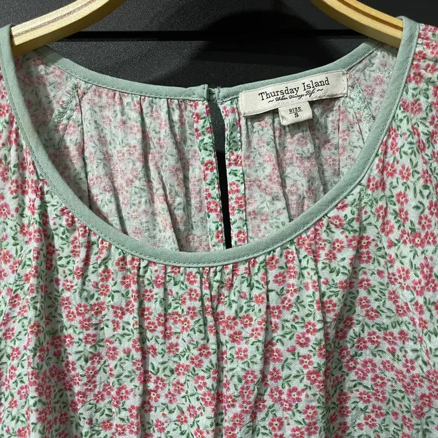 [BUNJANG] Thursday Island Floral Blouse / 써스데이아일랜드 블라우스