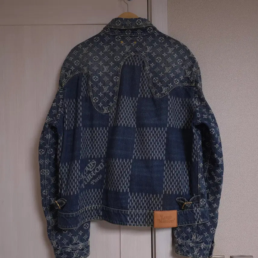 [BUNJANG] Louis Vuitton Nigo Monogram Light Wash Denim Trucker Jacket / [56] 루이비통 니고 모노그램 연청 데님 트러커 자켓