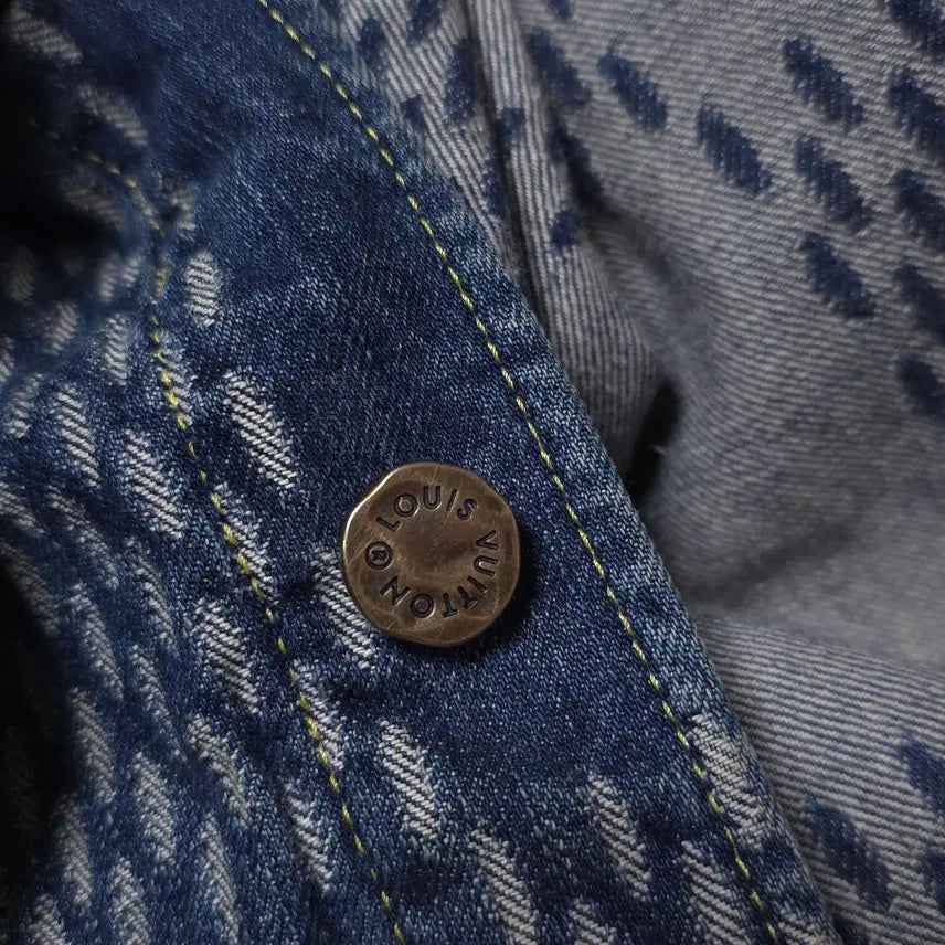 [BUNJANG] Louis Vuitton Nigo Monogram Light Wash Denim Trucker Jacket / [56] 루이비통 니고 모노그램 연청 데님 트러커 자켓