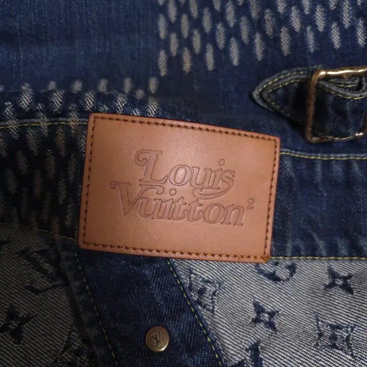 [BUNJANG] Louis Vuitton Nigo Monogram Light Wash Denim Trucker Jacket / [56] 루이비통 니고 모노그램 연청 데님 트러커 자켓