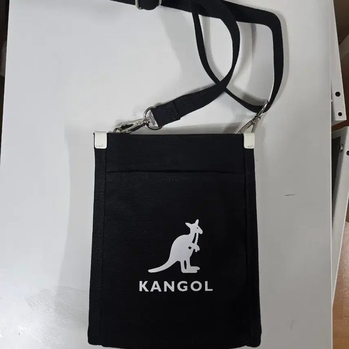 [BUNJANG] Kangol Mini Crossbody Bag / 캉골 블랙 미니 크로스백