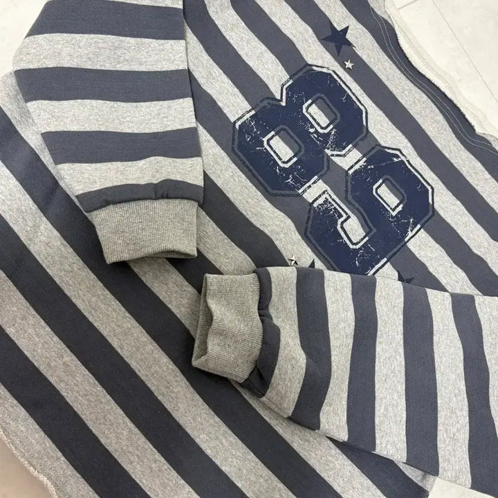 [BUNJANG] Midnight Move One Shoulder Sweatshirt / 미드나잇무브 원숄더 맨투맨