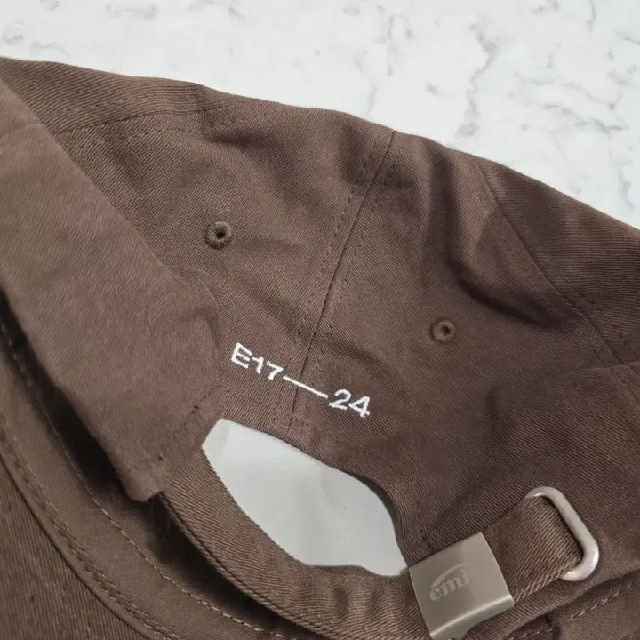 [BUNJANG] Emis Brown Baseball Cap / emis 이미스 브라운 볼캡 모자