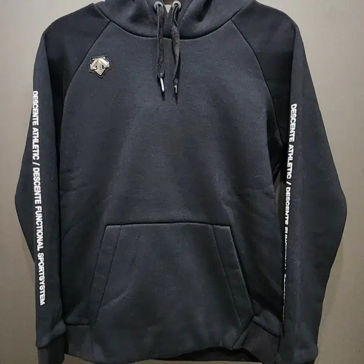 [BUNJANG] Descente Black Hoodie (Size M) / 데상트 블랙 후드티 M 사이즈