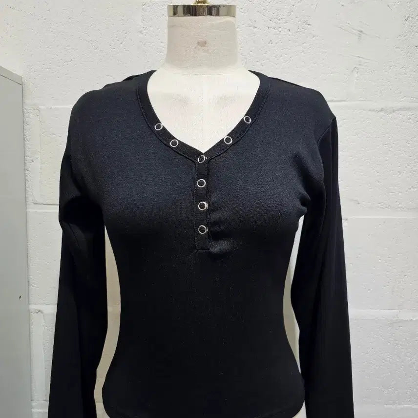 [BUNJANG] V-Neck Long Sleeve Top - Black / 허리라인 똑딱단추 브이넥 무지 긴팔- 블랙
