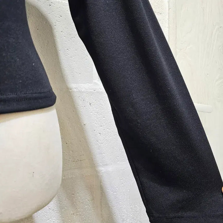 [BUNJANG] V-Neck Long Sleeve Top - Black / 허리라인 똑딱단추 브이넥 무지 긴팔- 블랙