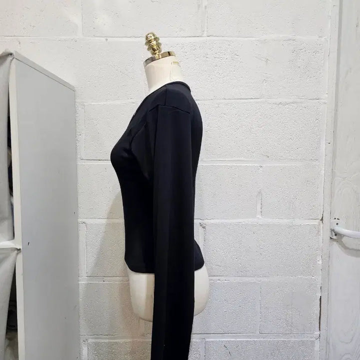 [BUNJANG] V-Neck Long Sleeve Top - Black / 허리라인 똑딱단추 브이넥 무지 긴팔- 블랙