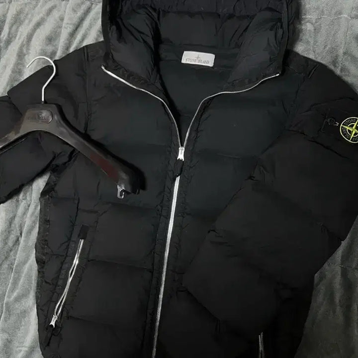 [BUNJANG] Stone Island Seamless Tunnel Nylon Down Padded Jacket / [M]23FW 스톤아일랜드 심리스 터널 나일론 다운 패딩