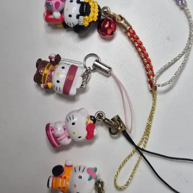 [BUNJANG] Kitty Strap/Phone Charm Collection / 키티 스트랩/핸드폰 고리 모음 고전 개봉
