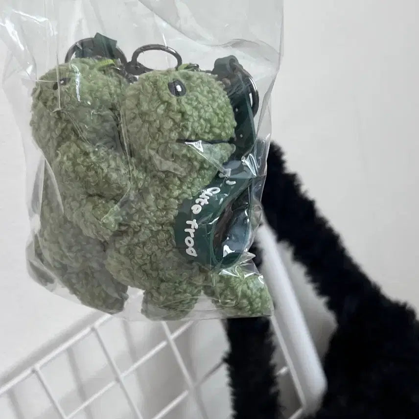 [BUNJANG] Frog Plushie Keyring Set for AirPods/Phone / 귀여운 뽀글이 개구리 인형 키링 세트 커플템 에어팟 키홀더 아이폰 갤럭시