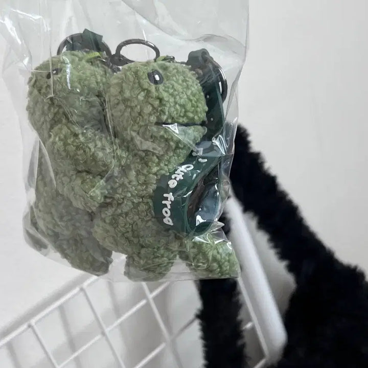 [BUNJANG] Frog Plushie Keyring Set for AirPods/Phone / 귀여운 뽀글이 개구리 인형 키링 세트 커플템 에어팟 키홀더 아이폰 갤럭시