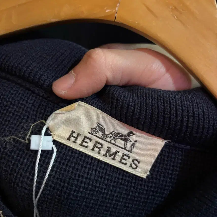 [BUNJANG] Hermes Knit Zip-up (Defect) / 에르메스 정품 니트집업 (얼룩및 하자)