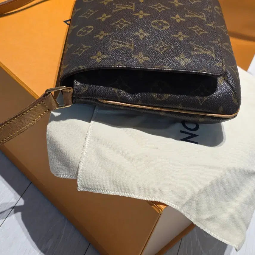 [SOLD OUT] 루이비통 모노그램 숄더백 뮤젯 탱고 m51257