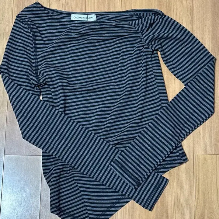 [BUNJANG] Ordinary Holiday Stripe Long Sleeve T-Shirt / ORDINARY HOLIDAY