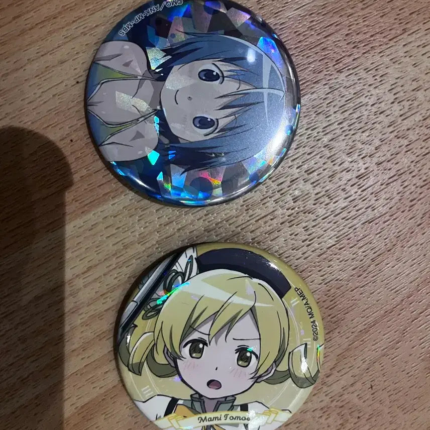[BUNJANG] Shanghai Authentic Madoka Magica Badge Set (2 items) / 상하이 정품 마마마 마도카 마기카 뱃지 2종 세트 미키사야카 토모에마미