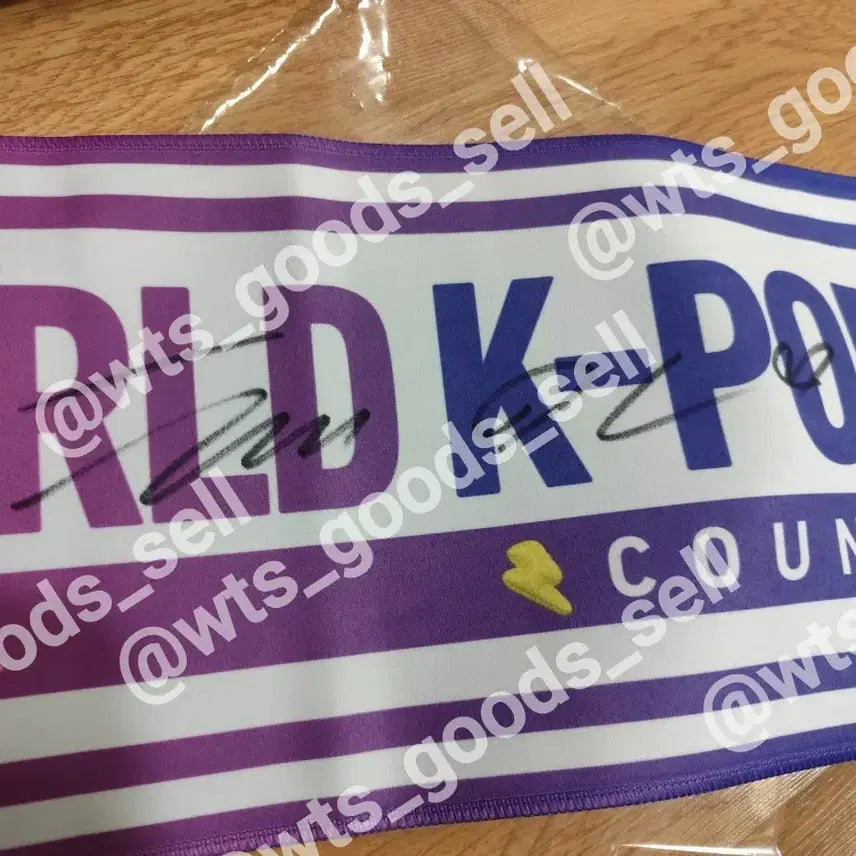 [BUNJANG] SHINee Taemin Signed Slogan - World K-Pop Festival / 샤이니 태민 싸인 슬로건 월드 케이팝 SHINee taemin sign