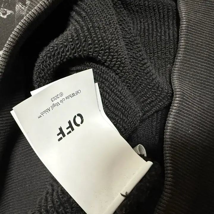 [BUNJANG] Off-White Black Sweatshirt / Off-White 마태 블랙 맨투맨