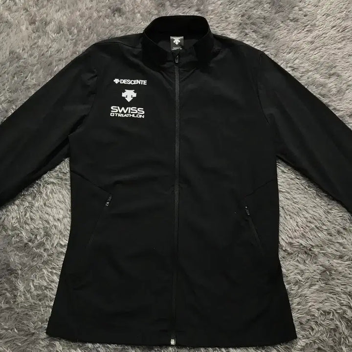 [BUNJANG] Descente Swiss Triathlon Team Training Zip-Up Jacket / [M, A급] 데상트 스위스 트라이애슬론팀 쿨링 트레이닝 집업