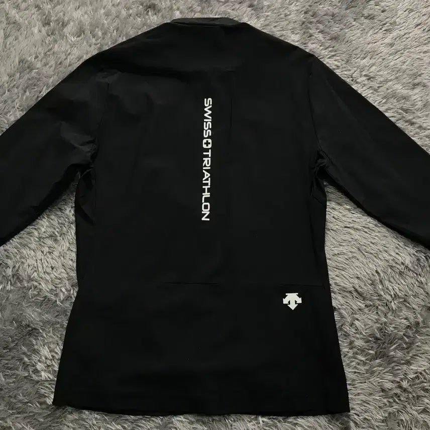 [BUNJANG] Descente Swiss Triathlon Team Training Zip-Up Jacket / [M, A급] 데상트 스위스 트라이애슬론팀 쿨링 트레이닝 집업