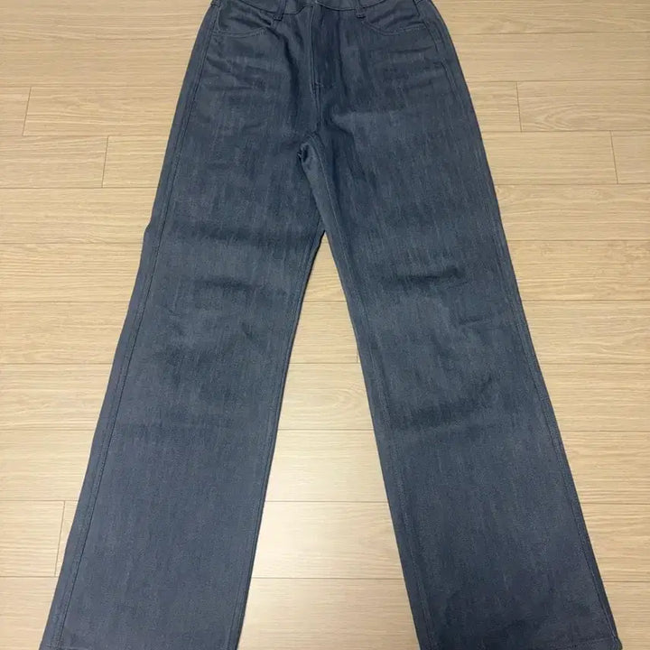[SOLD OUT] 아모멘토 인디고 데님 블루 0size (뉴진스 착용)