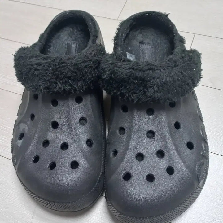 [BUNJANG] Crocs Black Slippers / 크록스 털샌들 슬리퍼 블랙 270