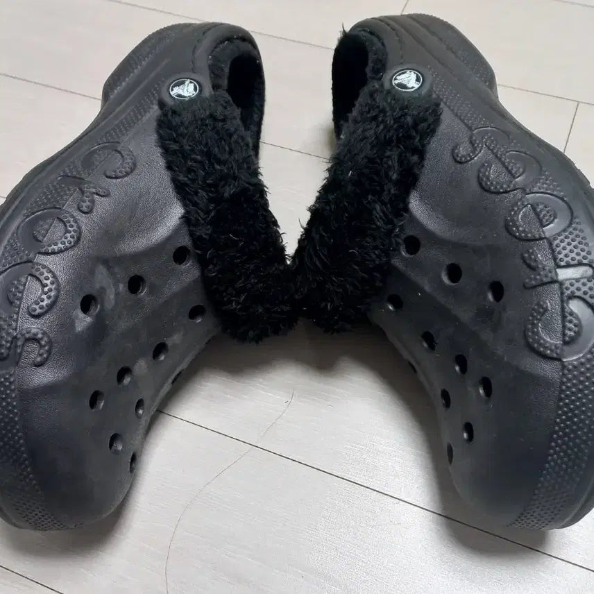 [BUNJANG] Crocs Black Slippers / 크록스 털샌들 슬리퍼 블랙 270