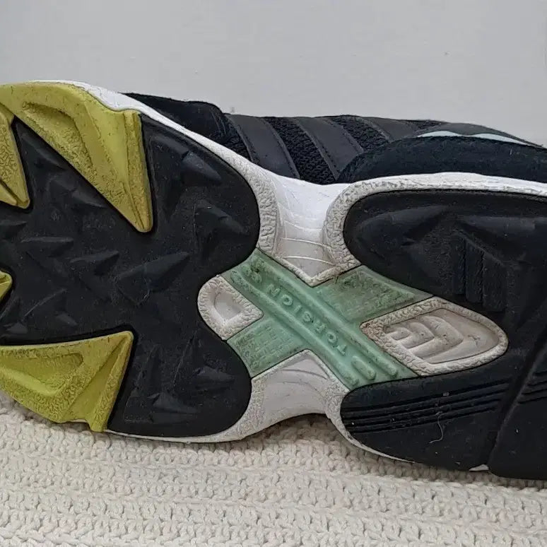 [BUNJANG] Adidas 235 Shoes / 아디다스 운동화  235