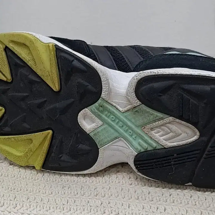 [BUNJANG] Adidas 235 Shoes / 아디다스 운동화  235