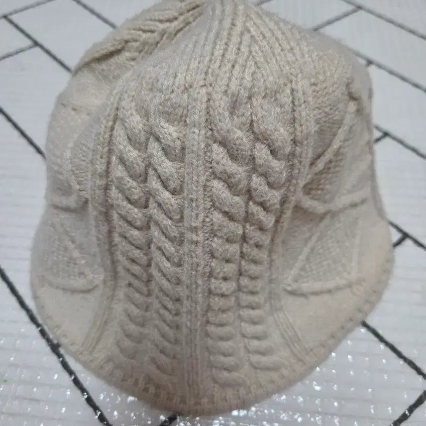 [BUNJANG] Ivory Cable Knit Bucket Hat / 아이보리 꽈배기 니트 버킷햇
